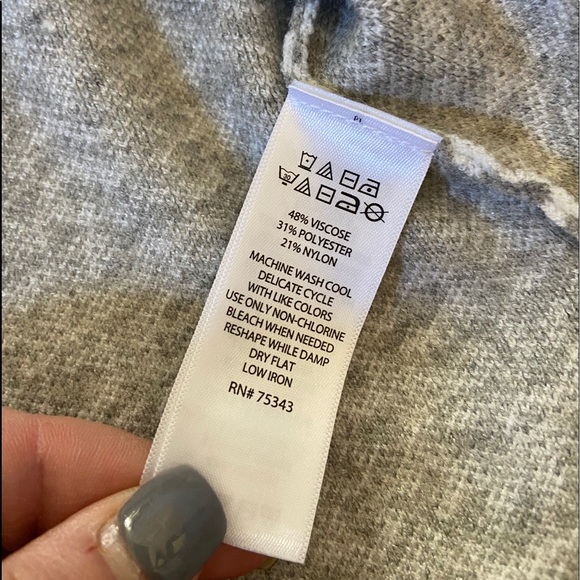 EUC Gray Leopard print TAHARI sweater!! - Picture 3 of 4